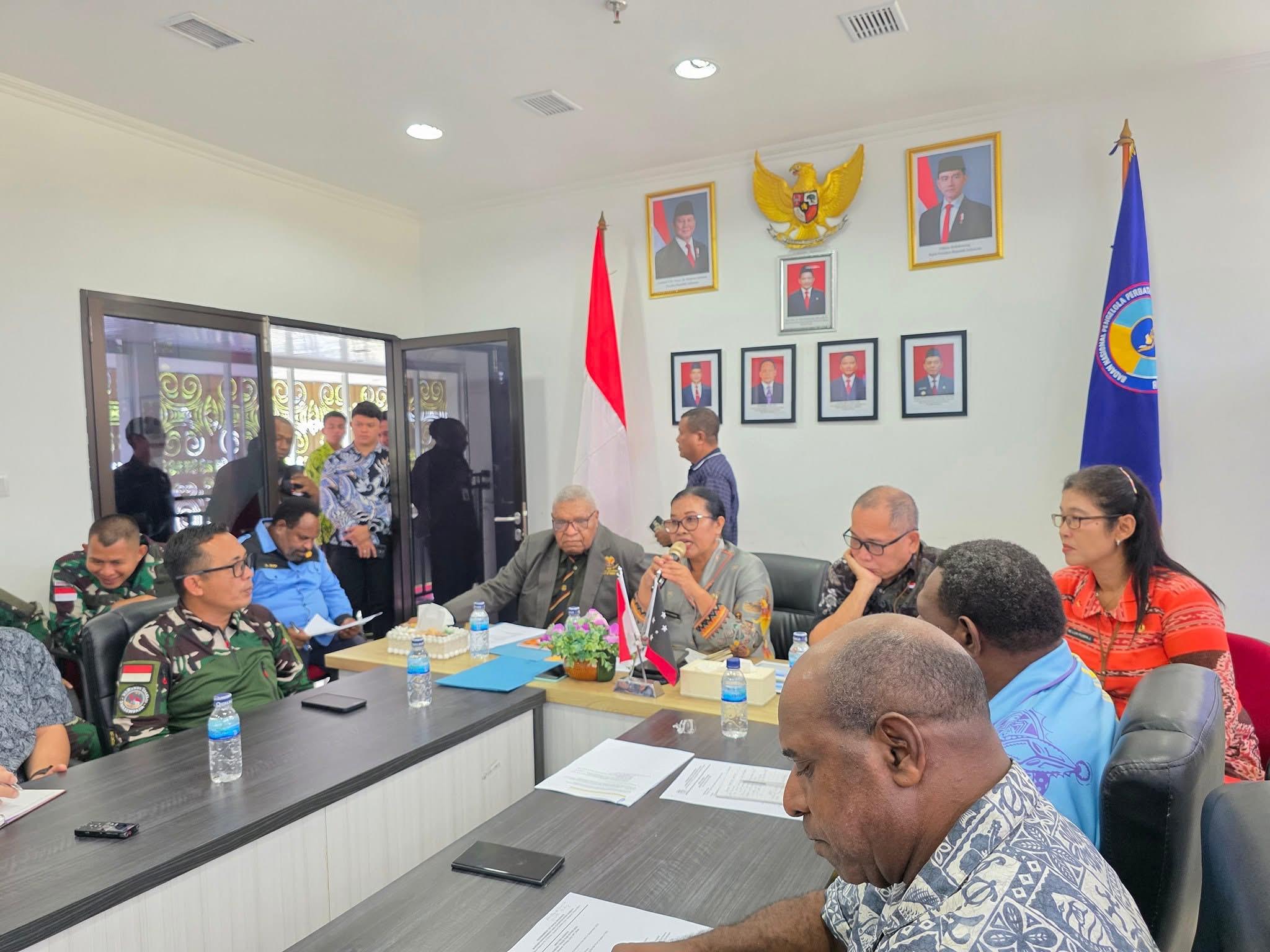 Pj. Sekda Provinsi Papua memimpin Rapat Koordinasi Pelaksanaan BORDE TRADE FAIR RI-PNG 2025